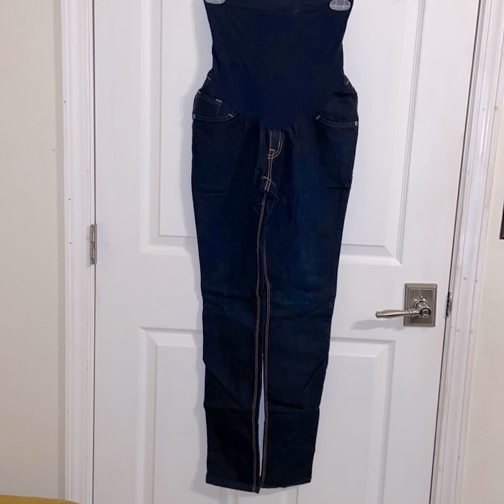 Dark wash Maternity skinny jeans. Size: Small